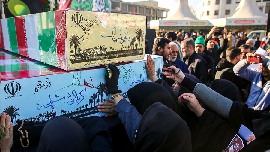 بدرقه پیکر مطهر ۱۳ شهید گمنام در اجتماع عظیم فاطمیون مشهد