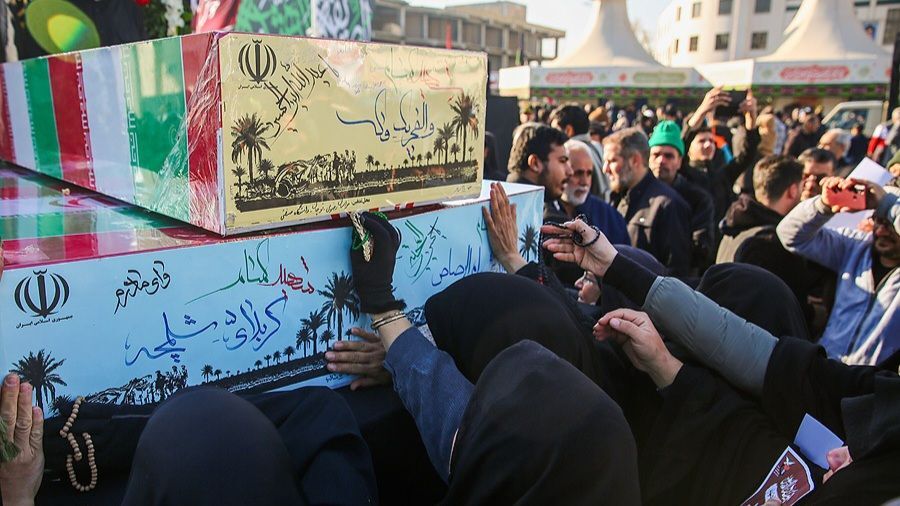 بدرقه پیکر مطهر ۱۳ شهید گمنام در اجتماع عظیم فاطمیون مشهد