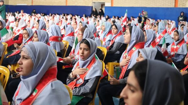 زنگ انقلاب نواخته شد