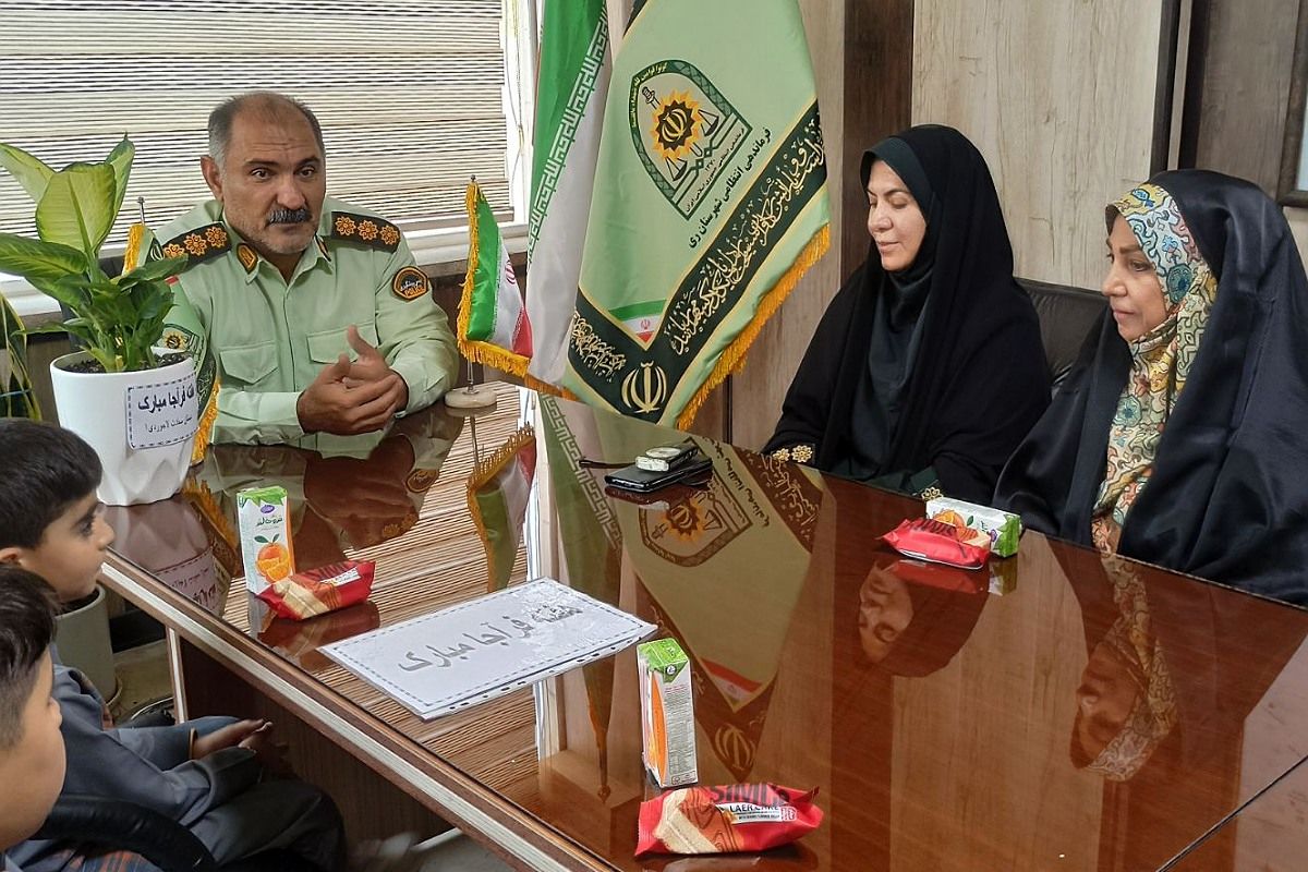 تقدیر دانش‌آموزان مدارس منطقه کهریزک از فرماندهان انتظامی کلانتری ۱۷۰ کهریزک و ۱۷۵ باقرشهر 