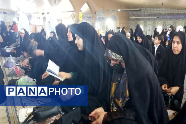 اقامه آخرین نماز جمعه ماه مبارک رمضان با حضور چشمگیر مردم یاسوج