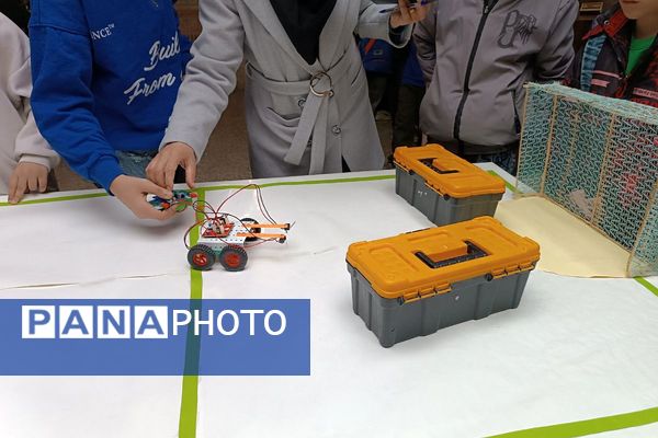 مسابقات رباتیک دانش‌آموزی به مناسبت هفته کانون ها 