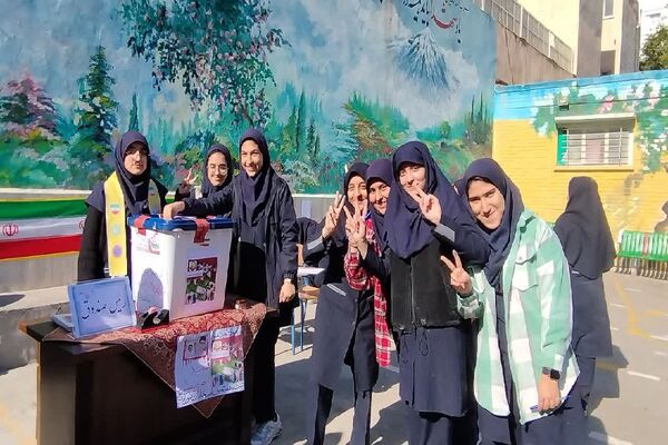 انتخابات شورای دانش‌آموزی در دبیرستان شاهد تکتم ناحیه 3 مشهد