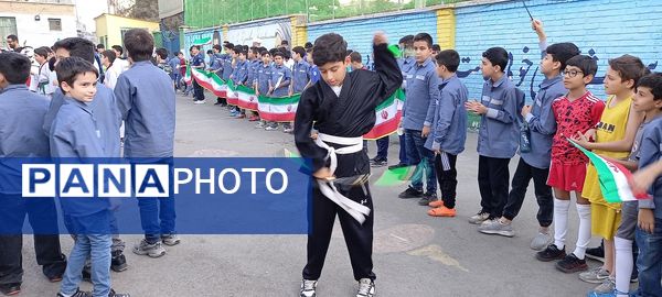 المپیاد ورزشی مدرسه شکوفه‌ها ناحیه 4 کرج در هفته تربیت بدنی  