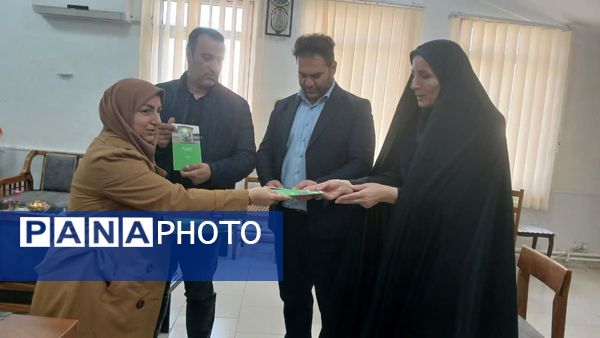 نشست بیان خاطرات و روایات در محمودآباد 