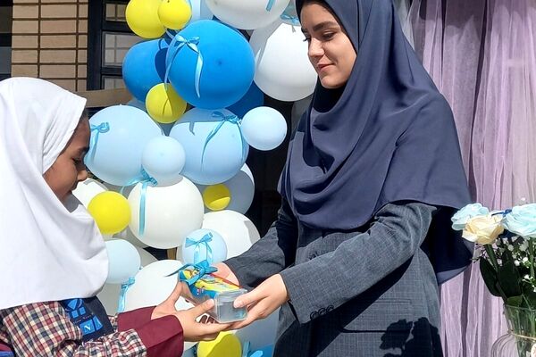 برگزاری مراسم بزرگداشت یاد و خاطره شهدای دانش‌آموز و جشن روز دانش‌آموز در مدارس شهرستان ملارد