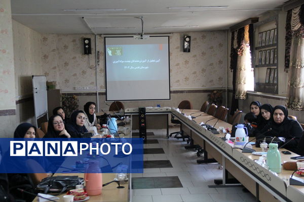 آیین تجلیل از آموزش دهندگان برتر سال 1402 و تبیین نحو کلاسداری 1403