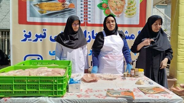 کارگاه آموزش پخت ماهی و شیلات در دبیرستان حجاب ناحیه 2 تبریز