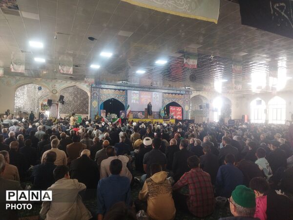 نماز عبادی سیاسی جمعه در امامزاده سید حمزه کاشمر 