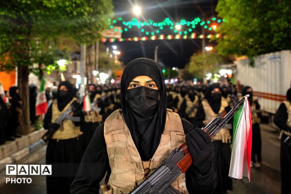 همایش دختران جان‌فدای آباده در میدان مقاومت