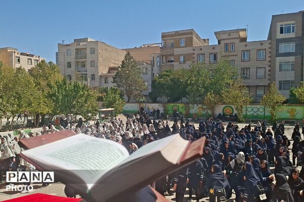 آغاز سال تحصیلی در زینبیه ۲ شهریار با اقامه نماز جماعت و حضور مسئولان آموزش و پرورش
