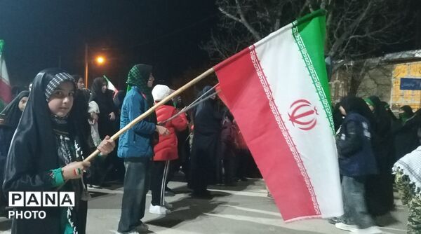 تجمع شبانه مردم ولایت مدار وانقلابی در حسینیه شهدای شهر بار