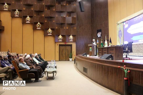 رونمایی از نخستین جلد دانشنامه دفاع مقدس استان قم