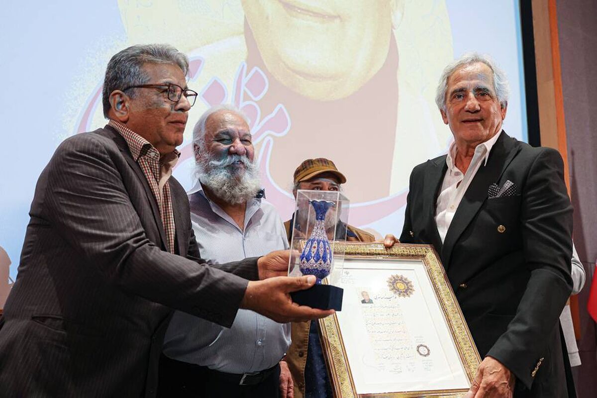 آیین اهدای گواهینامه درجه یک هنری به مجید مظفری