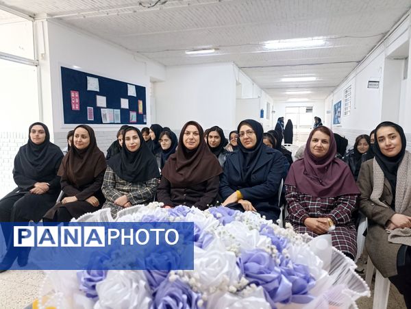 بازدید از نمایشگاه دست سازه هنرستان فنی و حرفه ای دخترانه فلسطین 