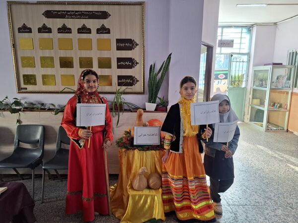 مراسم هفته کتابخوانی در دبستان میثاق ناحیه سه