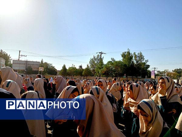 آیین نواخته زنگ آغاز سال تحصیلی در دبستان دخترانه سمیه