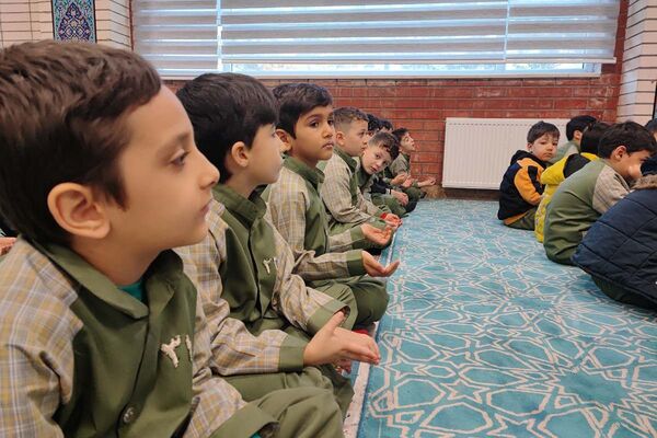 آیین سه‌شنبه‌های مهدوی در مدرسه شهید حسین غفاری
