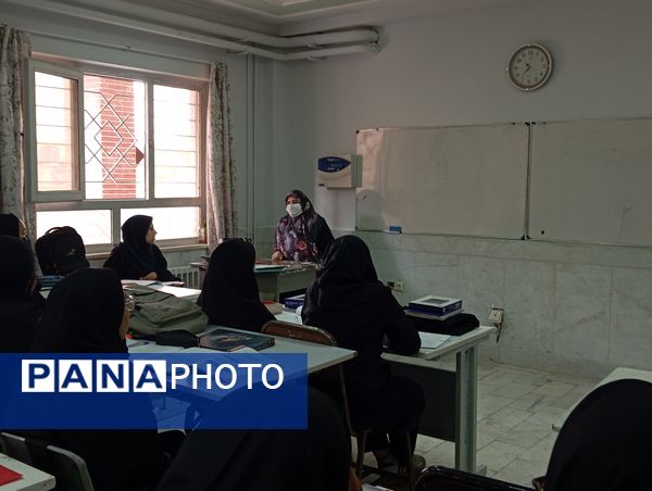 تیم مشاوره استان در هنرستان حضرت زهرا(س) شهرستان بن