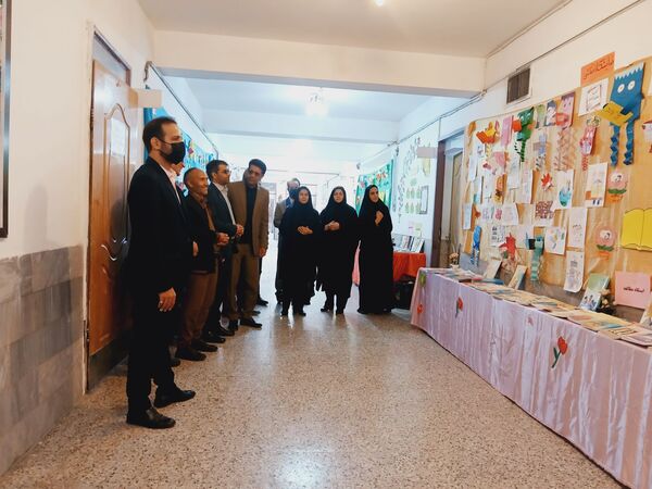 آیین نواختن زنگ کتاب و کتابخوانی در دبستان تربیت
