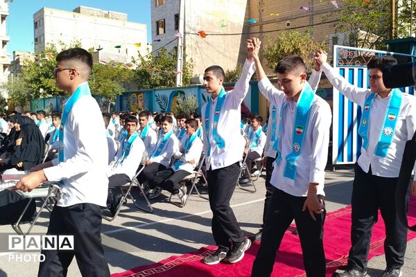 آغاز سال تحصیلی در دبیرستان نمونه دولتی شهدای علم و فناوری با عطر دفاع مقدس