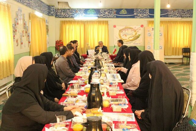 نشست تخصصی بررسی مسائل آموزشی در مدرسه «گل‌های بهشت»