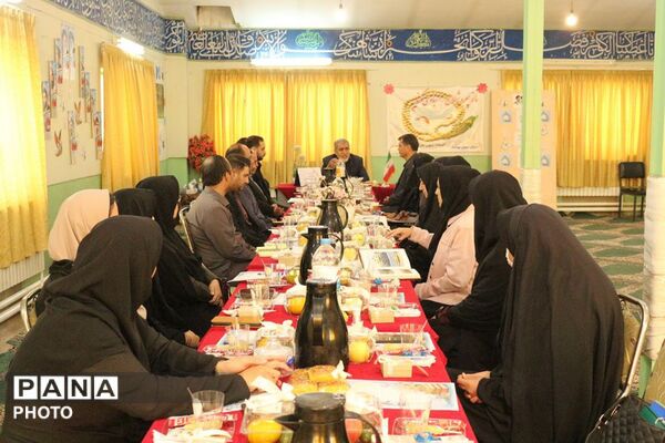 نشست تخصصی بررسی مسائل آموزشی در مدرسه «گل‌های بهشت»