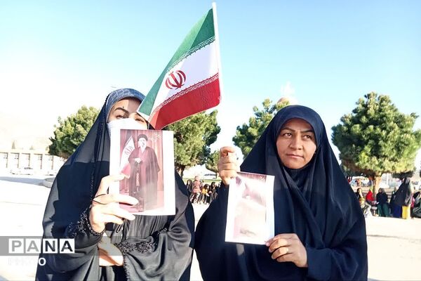 بیعت دانش‌آموزان دیشموکی  با رهبر انقلاب