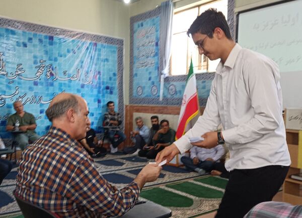 جلسه اولیاء مربیان در دبیرستان نمونه دولتی شهدای علم و فناوری بهارستان دو