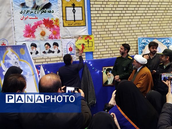 آیین نواختن زنگ انقلاب اسلامی در آموزشگاه رضوان آشخانه