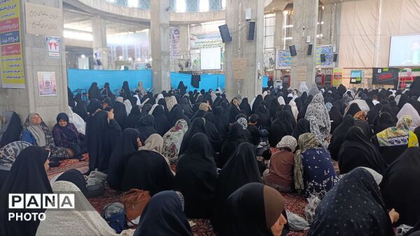 از پیر تا کودک در نماز جمعه نیشابور حضور دارند-۲