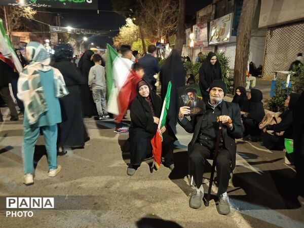 پیمان دوباره با رهبری با نوای رسای مهدی رسولی در آیین تجدید بیعت 