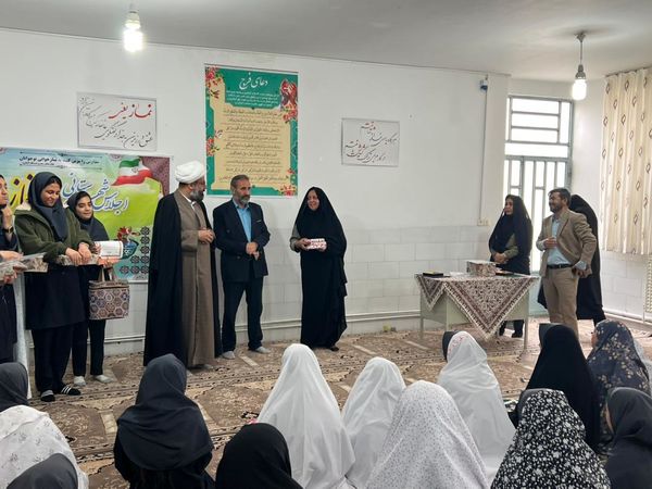 آیین تجلیل از برگزیدگان مسابقات قرآنی، فرهنگی و هنری در خاتم