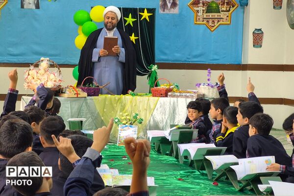 جشن قرآن برای نوآموزان پایه اول در دبستان هیات امنایی شهید قلنبر ناحیه دو شهرری
