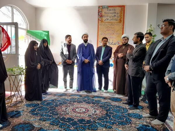 نمایشگاه انقلاب  در آموزشگاه تکتم