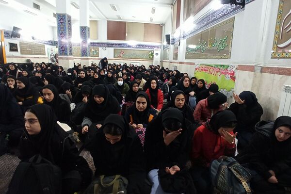 اجرای برنامه سپاس مربی در دبیرستان شاهد ندای فاطمه (س) ناحیه دو شهرری 