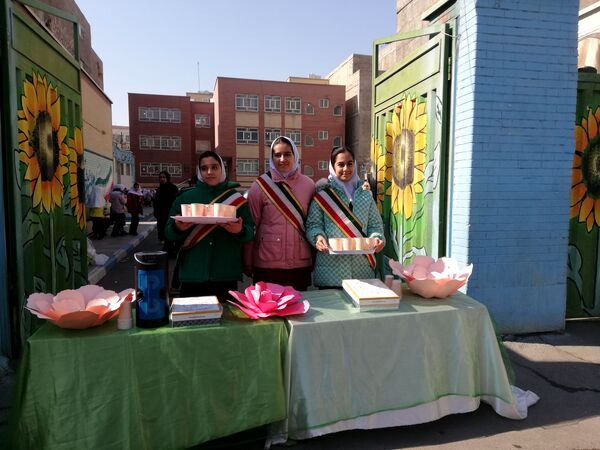 موکب دانش‌آموزی مدرسه ۲۲ بهمن به‌مناسبت ولادت حضرت مهدی (عج)