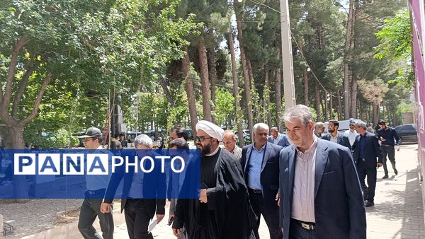 بازدید معاون وزیر گردشگری کشور از نمایشگاه جشنواره تاک پلو خلیل آباد 