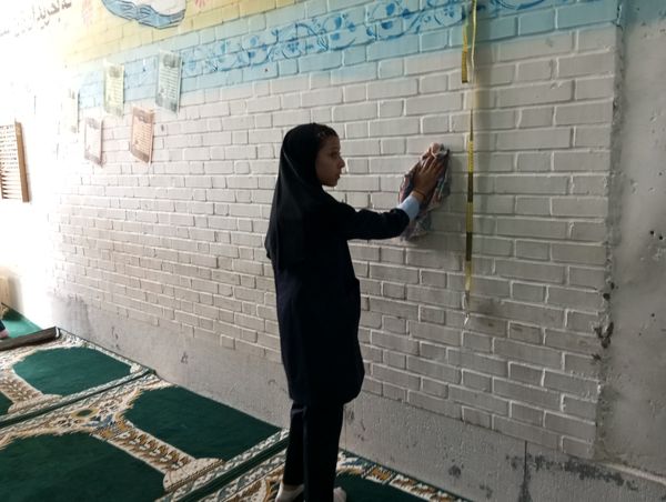 غبارروبی نمازخانه‌ دبستان ناهید نخودی نیشابور