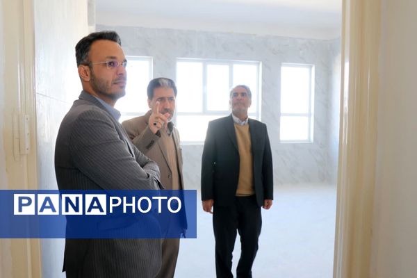 بازدید مشاور وزیر آموزش و پرورش از پروژه‌های مدرسه‌سازی در بخش بهمن ابرکوه 