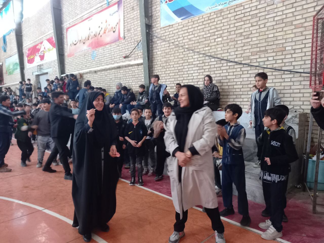 مسابقات دارت در دبستان پسرانه غدیر شهرستان شیروان