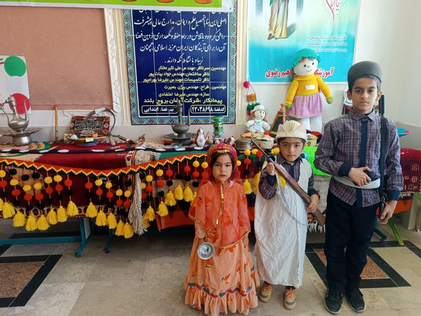 نمایشگاه صنایع دستی و جشنواره غذاهای سنتی به‌مناسبت دهه فجر 