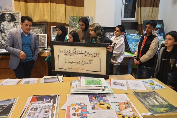 بازدید رئیس آموزش و پرورش شهرستان قدس از داوری آثار جشنواره فرهنگی هنری فردا و پرسش مهر