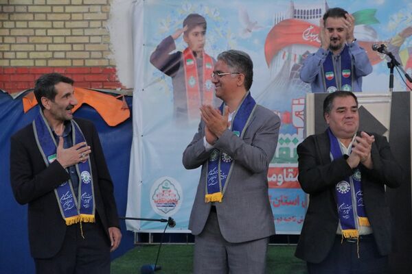 بهارستان دو صحنه همفکری، همدلی و همکاری پیشتازان در همایش یاوران انقلاب