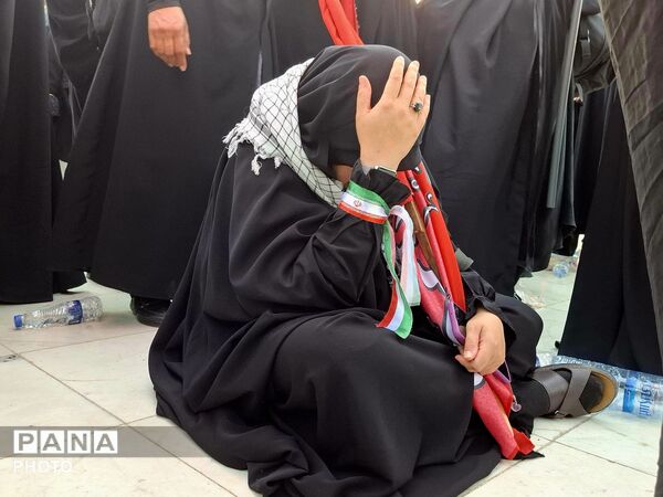 وداع پرشور نوجوانان با آقای شهید ایران 