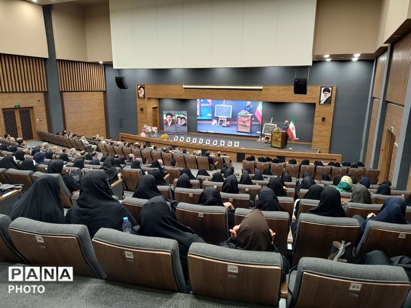 آیین تجلیل از معلمان نمونه آموزش و پرورش ناحیه سه مشهد 