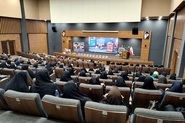 آیین تجلیل از معلمان نمونه آموزش و پرورش ناحیه سه مشهد 