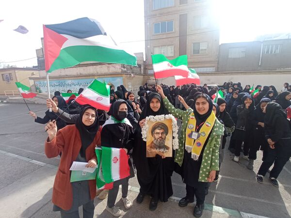 مراسم گرامیداشت شهدای مقاومت در دبیرستان گلشن آزادی مشهد