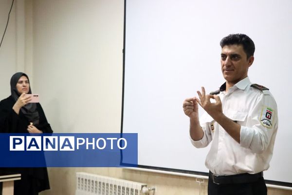 بازدید خبرنگاران پانا ناحیه یک و دو یزد از مرکز شماره ۹ آتشنشانی یزد