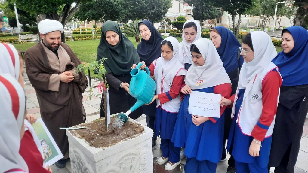 غرس نهال یادبود شهید «ماکان نصیری» در کردکوی